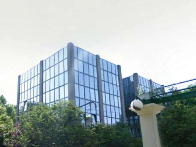 Bureau dans Neuilly-Plaisance à louer - Photo du bâtiment - Image 1 de 11