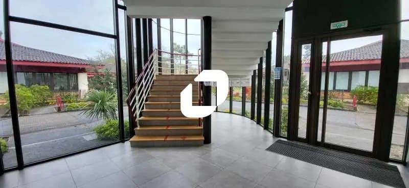 Bureau dans Mérignac à louer - Hall d’entrée - Image 2 de 4