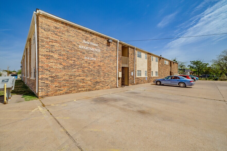 12 E 29th St, San Angelo, TX à vendre - Photo du bâtiment - Image 3 de 39