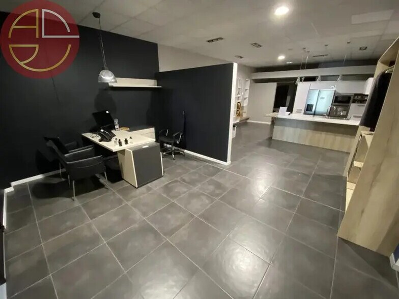 Retail in Toulouse for lease - Interior Photo - Image 3 of 6