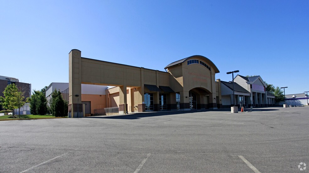 2051 Chain Bridge Rd, Vienna, VA for sale - Primary Photo - Image 1 of 1