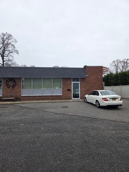1-3 Ivy Rd, Kings Park, NY for lease - Building Photo - Image 2 of 15