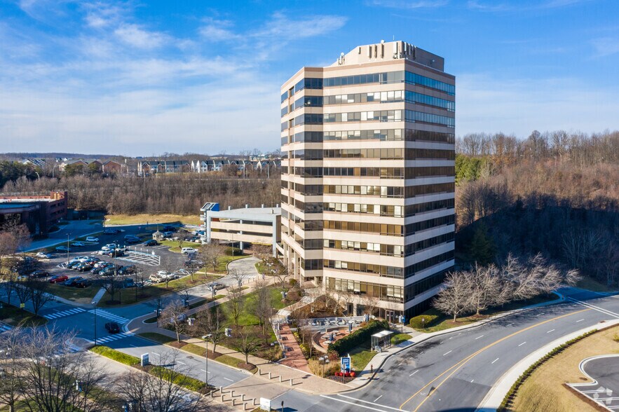 10461 Mill Run Cir, Owings Mills, MD à louer - Photo du bâtiment - Image 3 de 14