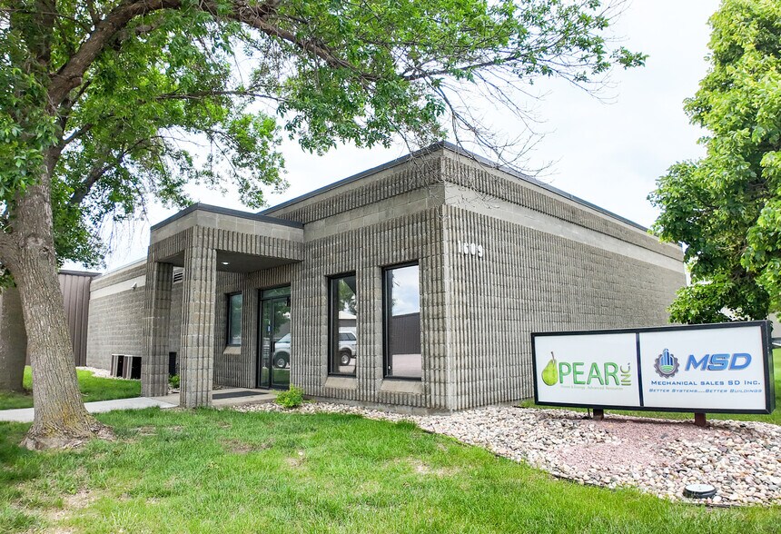 1609 W 1st St, Sioux Falls, SD à vendre - Photo du bâtiment - Image 3 de 11
