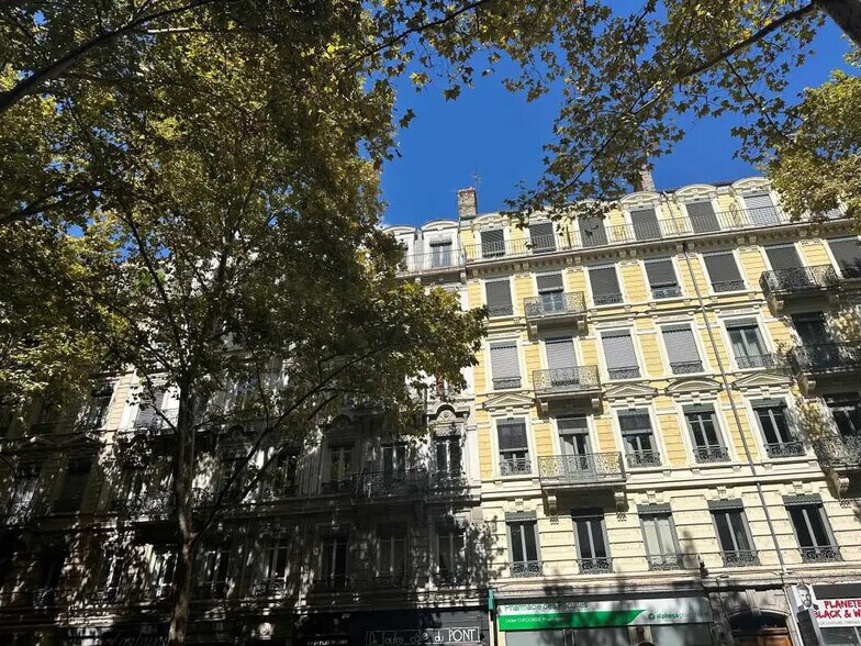 Bureau dans Lyon à louer - Photo du bâtiment - Image 2 de 6