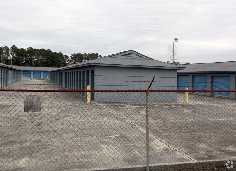 212 Center St, Jacksonville, NC à louer - Photo du bâtiment - Image 3 de 4