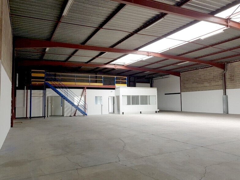 Industrial in Collegien for lease - Building Photo - Image 2 of 8