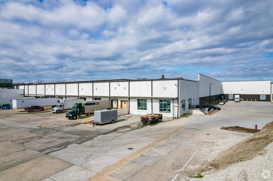 6422 Harney Rd, Tampa, FL à louer - Photo principale - Image 2 de 8