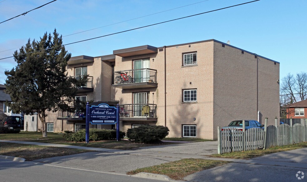 70 Orchard View Blvd, Oshawa, ON à vendre - Photo du bâtiment - Image 3 de 13