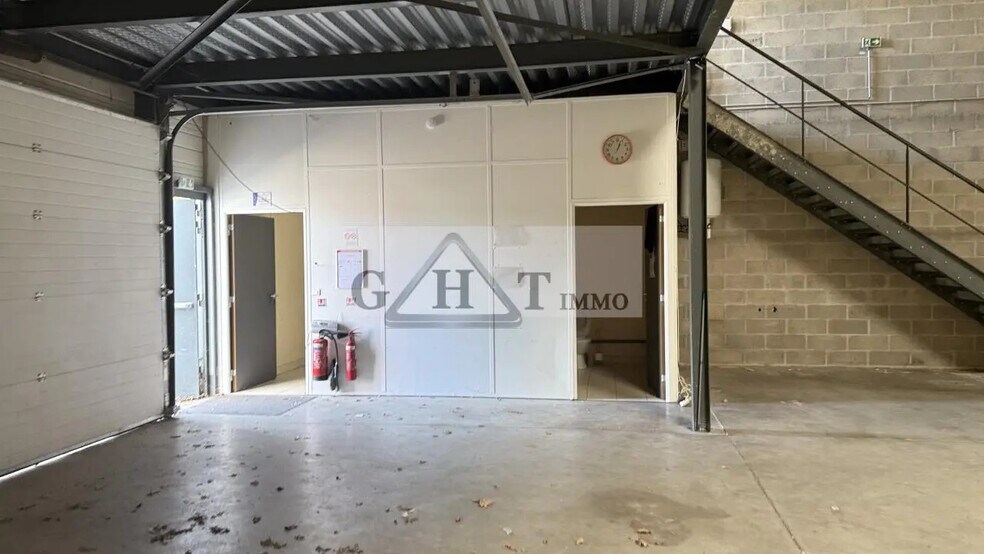 Industriel dans Mareuil-lès-Meaux à louer - Photo du bâtiment - Image 3 de 9