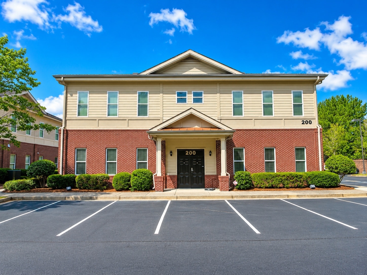 950 Scales Rd, Suwanee, GA à louer Photo du bâtiment- Image 1 de 28