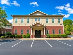 950 Scales Rd, Suwanee, GA à louer Photo du bâtiment- Image 1 de 28