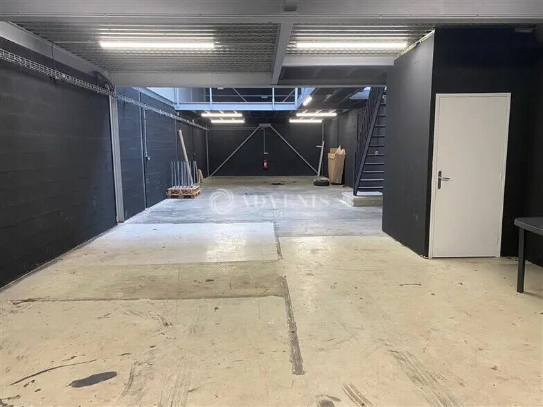 Flex in Roissy-en-Brie for lease - Building Photo - Image 3 of 7