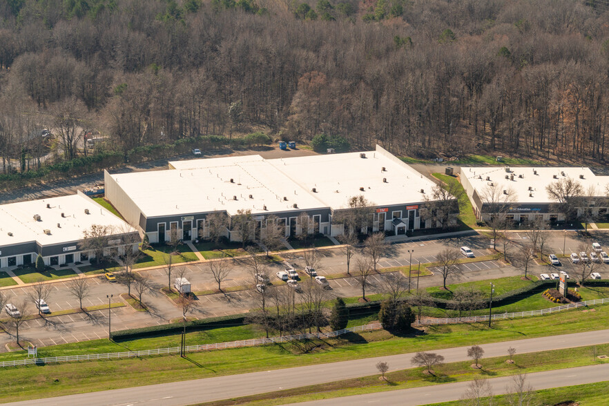 5009-5015 W WT Harris Blvd, Charlotte, NC for lease - Building Photo - Image 1 of 8