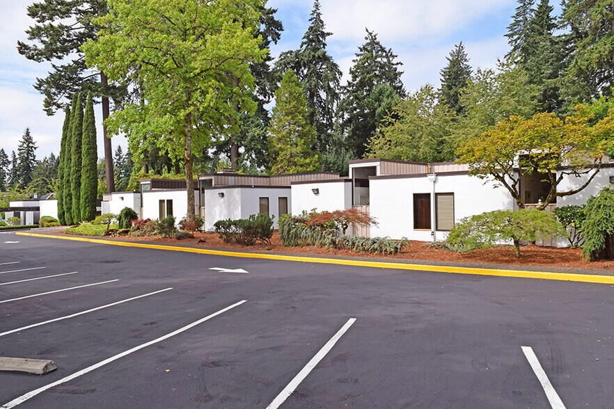 16463 Boones Ferry Rd, Lake Oswego, OR à vendre - Photo du bâtiment - Image 2 de 6