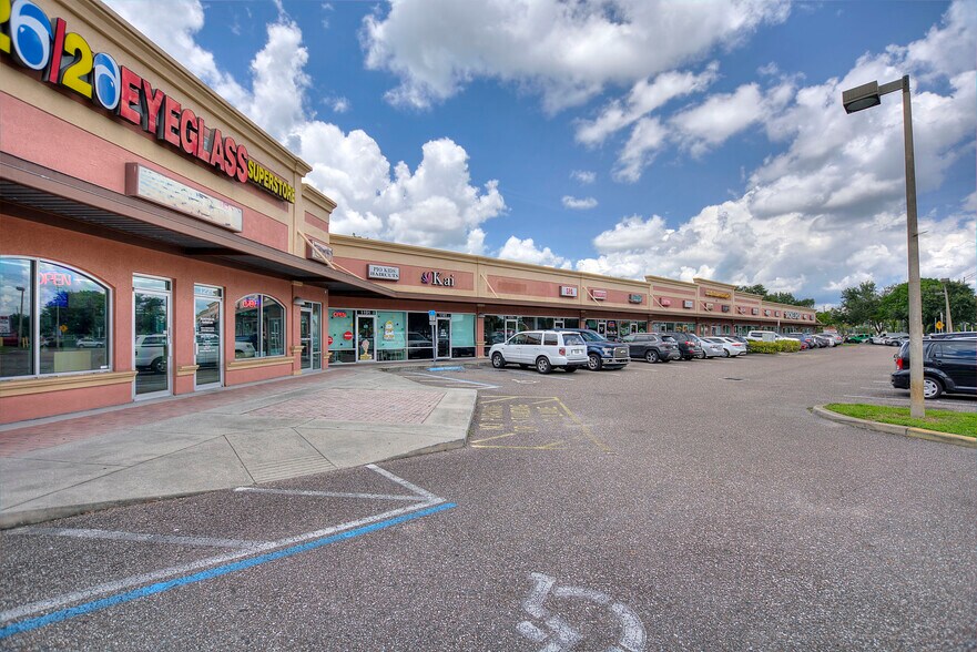 1555 N Semoran Blvd, Winter Park, FL à louer - Photo du bâtiment - Image 3 de 15