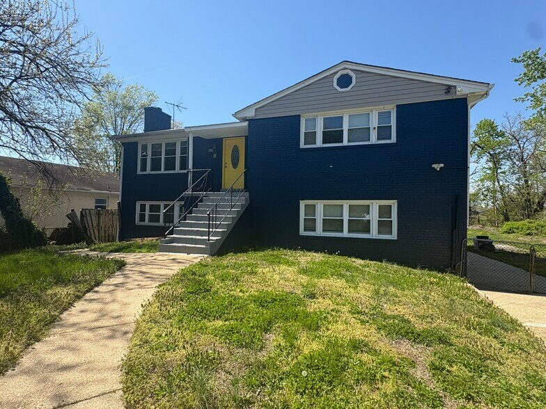 7205 Livingston Rd, Oxon Hill, MD à vendre - Photo du bâtiment - Image 1 de 14