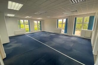 Whittle Pky, Slough for lease Interior Photo- Image 1 of 1