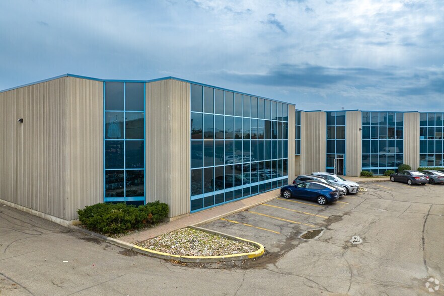 7299 E Danbro Cres, Mississauga, ON à louer - Photo du bâtiment - Image 1 de 3