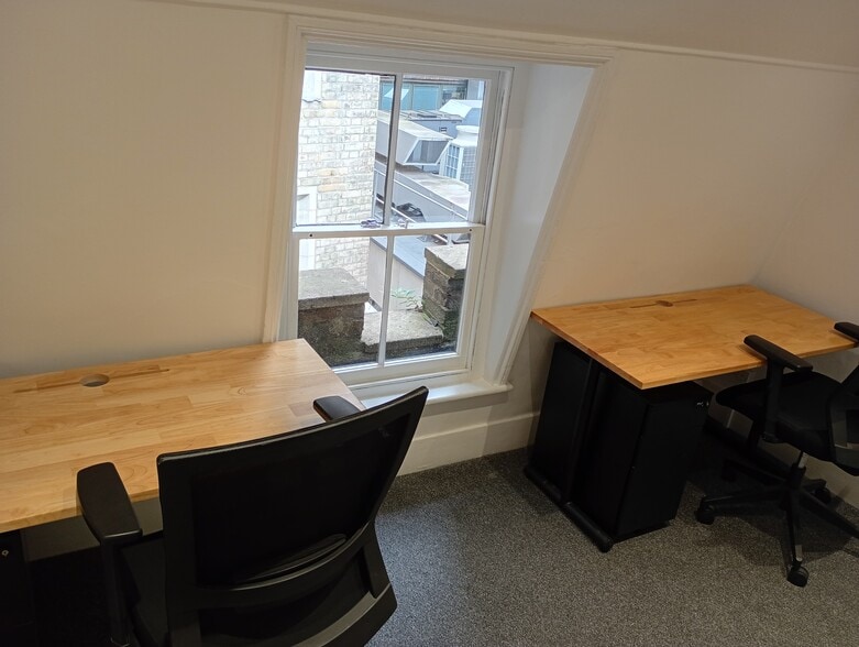 Cliffords Inn Passage, London for lease - Interior Photo - Image 3 of 11