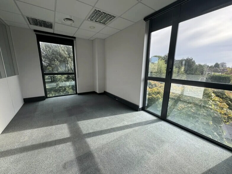 Office in Villeneuve-d'Ascq for lease - Interior Photo - Image 3 of 6