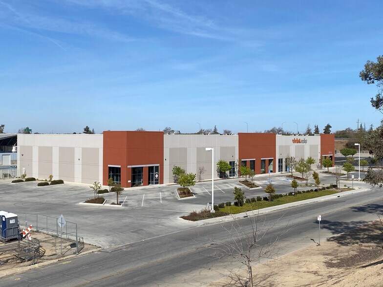 2501 Union Ave, Bakersfield, CA à louer - Photo du bâtiment - Image 2 de 3