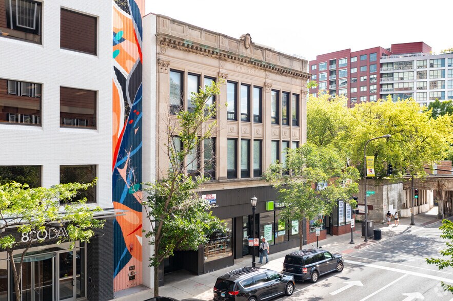 828 Davis St, Evanston, IL à louer - Photo du bâtiment - Image 1 de 13