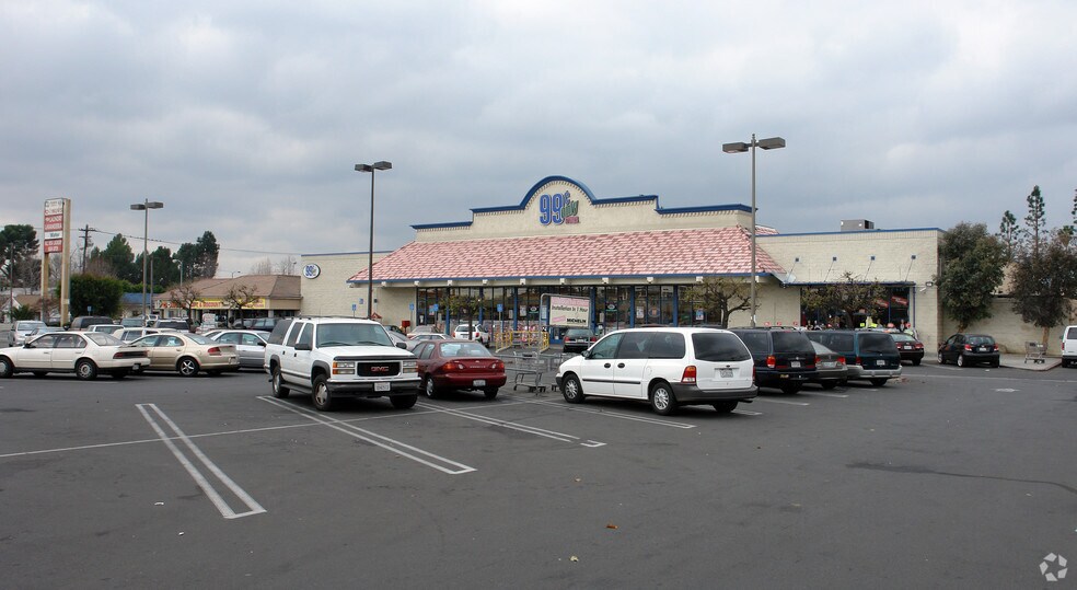 8723 Sepulveda Blvd, North Hills, CA à louer - Photo du bâtiment - Image 2 de 6