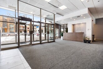 2120 Rue Sherbrooke E, Montréal, QC à louer Photo intérieure- Image 2 de 4