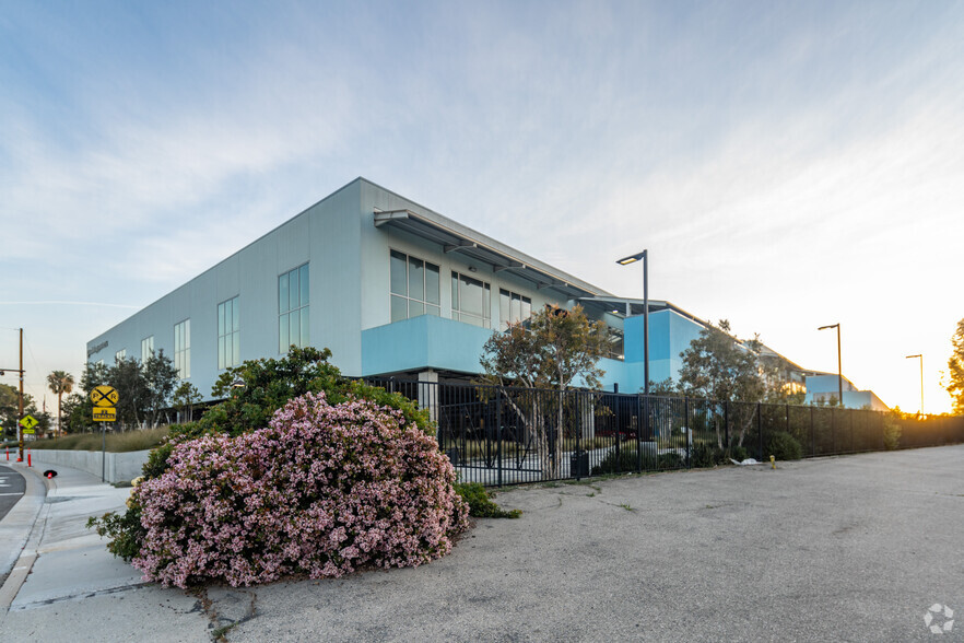 2330 Utah Ave, El Segundo, CA for lease - Building Photo - Image 3 of 15