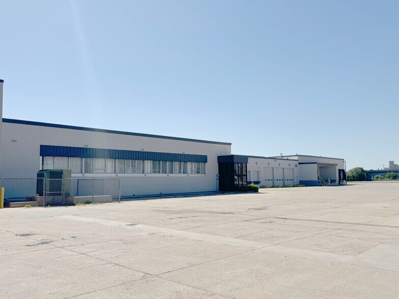 700 E 37th St N, Wichita, KS à louer - Photo du bâtiment - Image 3 de 7