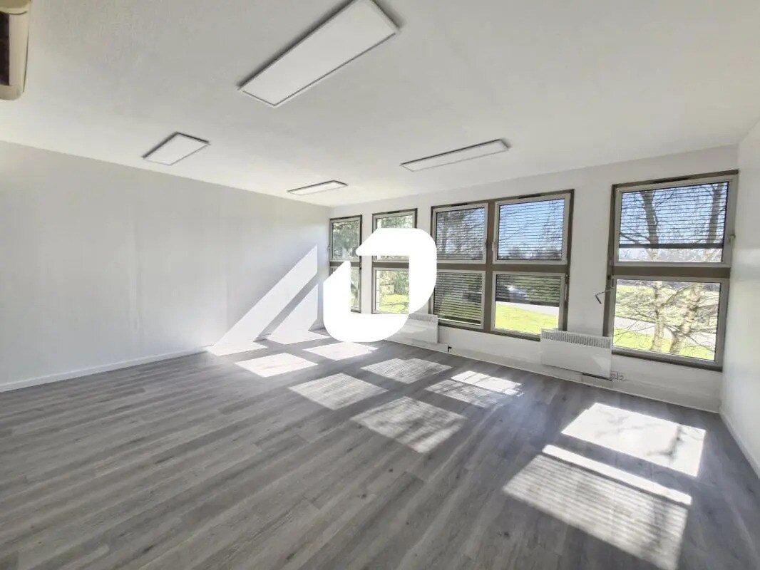 Office in Torcy for lease Building Photo- Image 1 of 9
