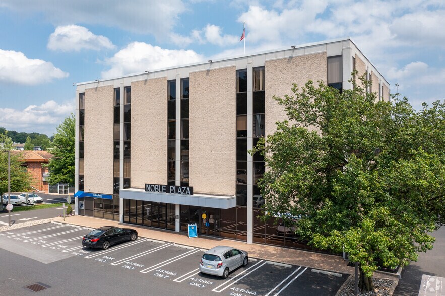 801 Old York Rd, Jenkintown, PA à louer - Photo du bâtiment - Image 2 de 6