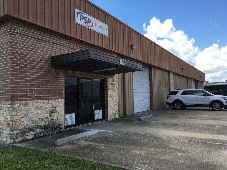 1904 Humble Place Dr, Humble, TX for lease - Building Photo - Image 1 of 5