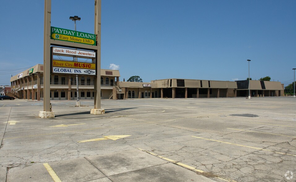 9265-9279 Florida Blvd, Baton Rouge, LA for lease - Building Photo - Image 2 of 8