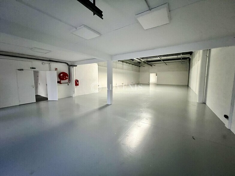 4 Avenue Du Gros Chene, Éragny for lease - Interior Photo - Image 2 of 6