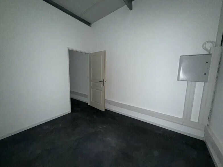 Office in Le Thor for lease - Interior Photo - Image 3 of 5