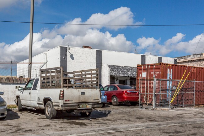 Plus de détails pour 8015-8025 NW 98th St, Hialeah, FL - Industriel à vendre