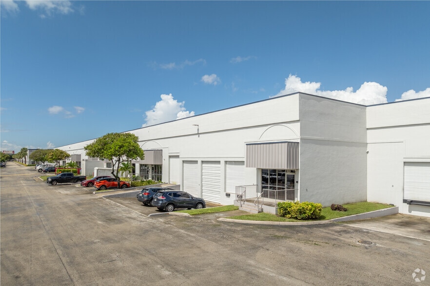 11220-11331 S Interchange Cir, Miramar, FL for lease - Building Photo - Image 2 of 3