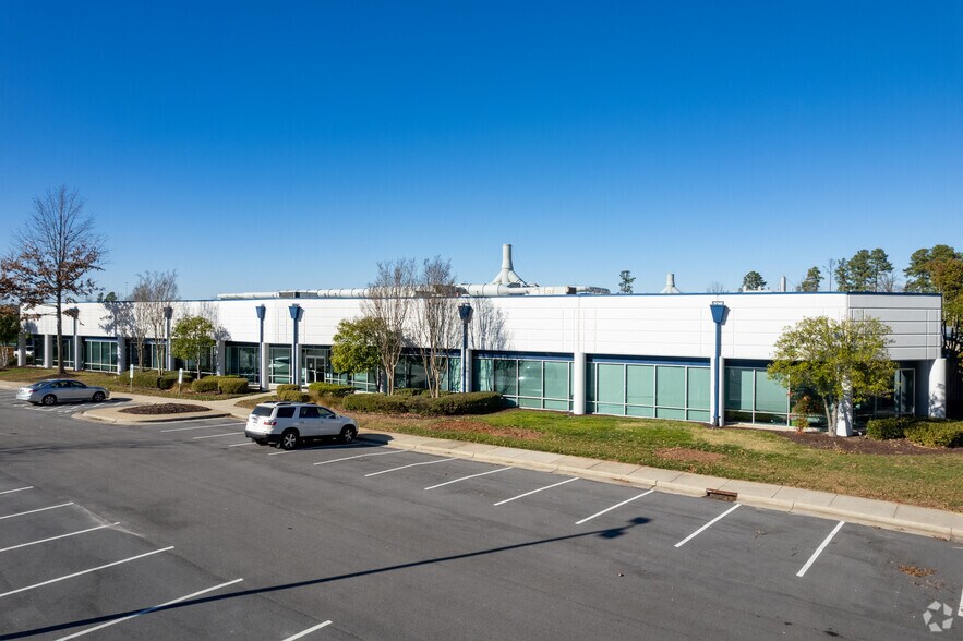 407 Davis Dr, Morrisville, NC for lease - Primary Photo - Image 1 of 11