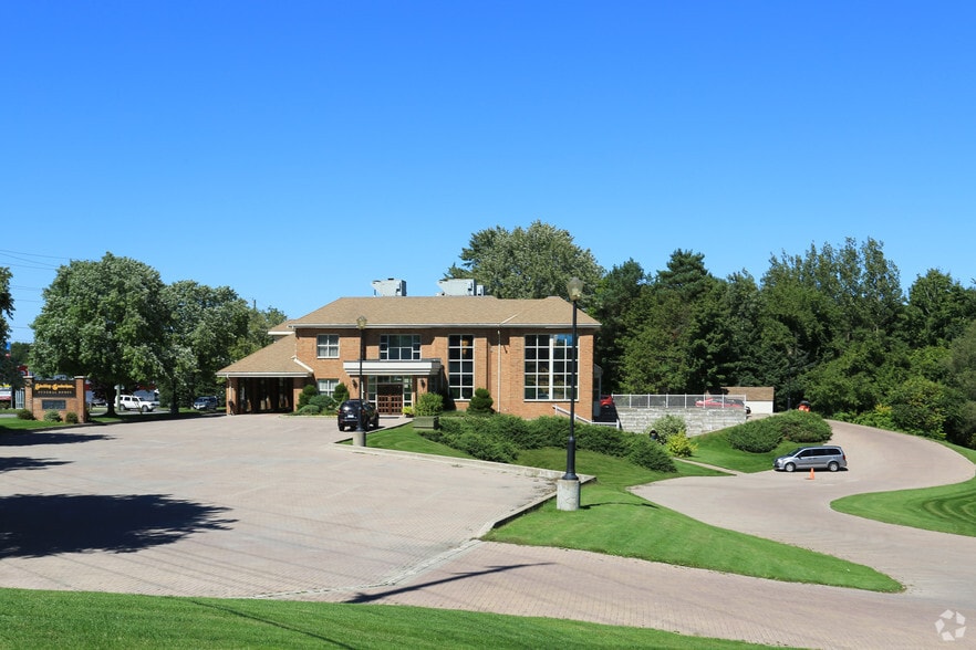 201 Minet's Point Rd, Barrie, ON for sale - Primary Photo - Image 1 of 1