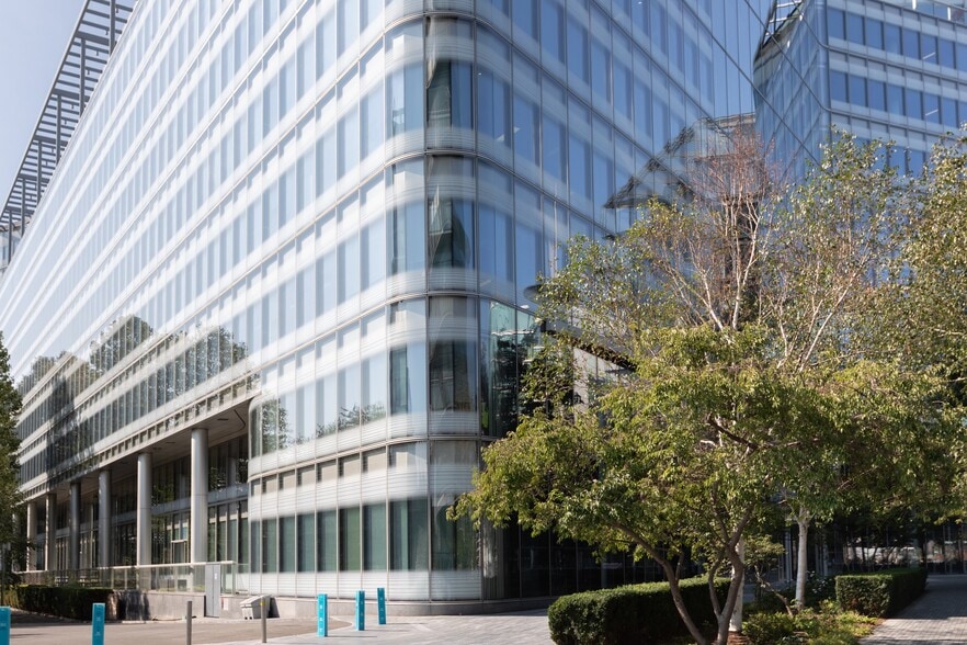 3 More London Riverside, London for lease - Interior Photo - Image 1 of 10