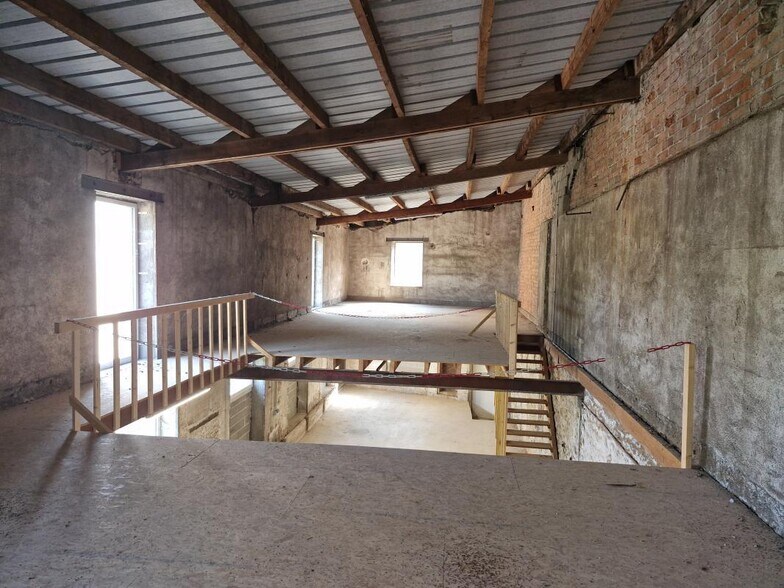 Flex in Saint Junien for lease - Interior Photo - Image 2 of 5