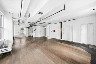 5 E 57th St, New York, NY à louer Photo intérieure- Image 2 de 3