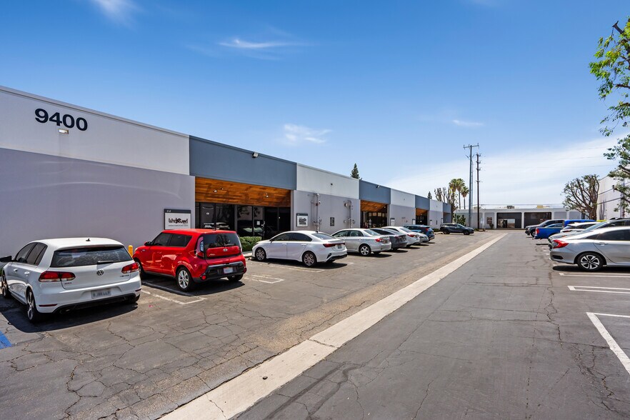 9420 Lurline Ave, Chatsworth, CA à louer - Photo du bâtiment - Image 2 de 11