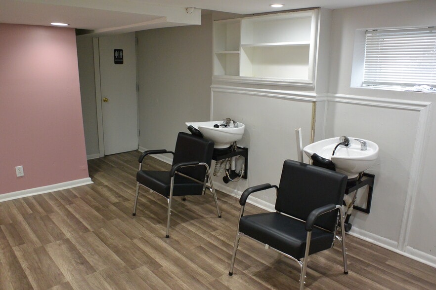 5862 Christian St, Philadelphia, PA for lease - Building Photo - Image 1 of 15