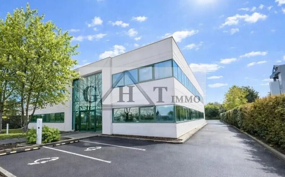 Office in Morangis for lease - Building Photo - Image 1 of 1