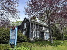 49 Locust St, Falmouth MA - Épicerie