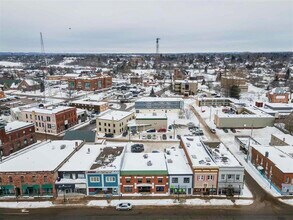 732-734 Queen St E, Sault Ste Marie, ON à vendre Photo intérieure- Image 2 de 2