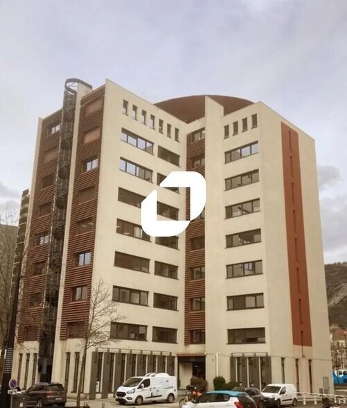 Bureau dans Grenoble à louer - Photo du bâtiment - Image 1 de 8